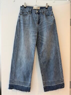 Gap 1969 High Rise Wide Leg Jeans | Size 25 | Raw Hem Two-Tone Light Wash